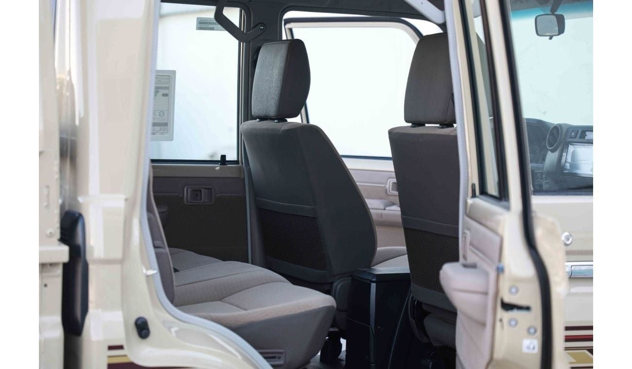 Toyota Land Cruiser Pick Up 2024 TOYOTA LAND CRUISER PICK UP LC79 DC 2.8- BEIGE inside BEIGE | Export Only