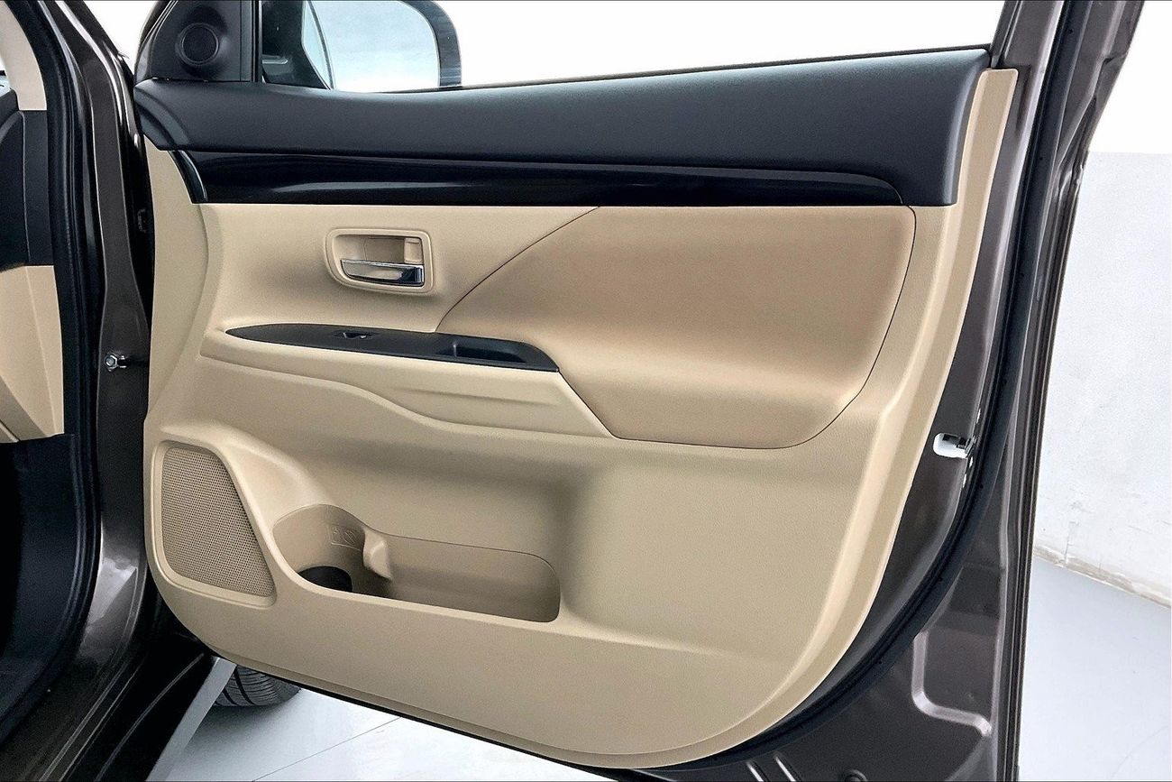 Mitsubishi Outlander GLX Midline| 1 year free warranty | Flood Free