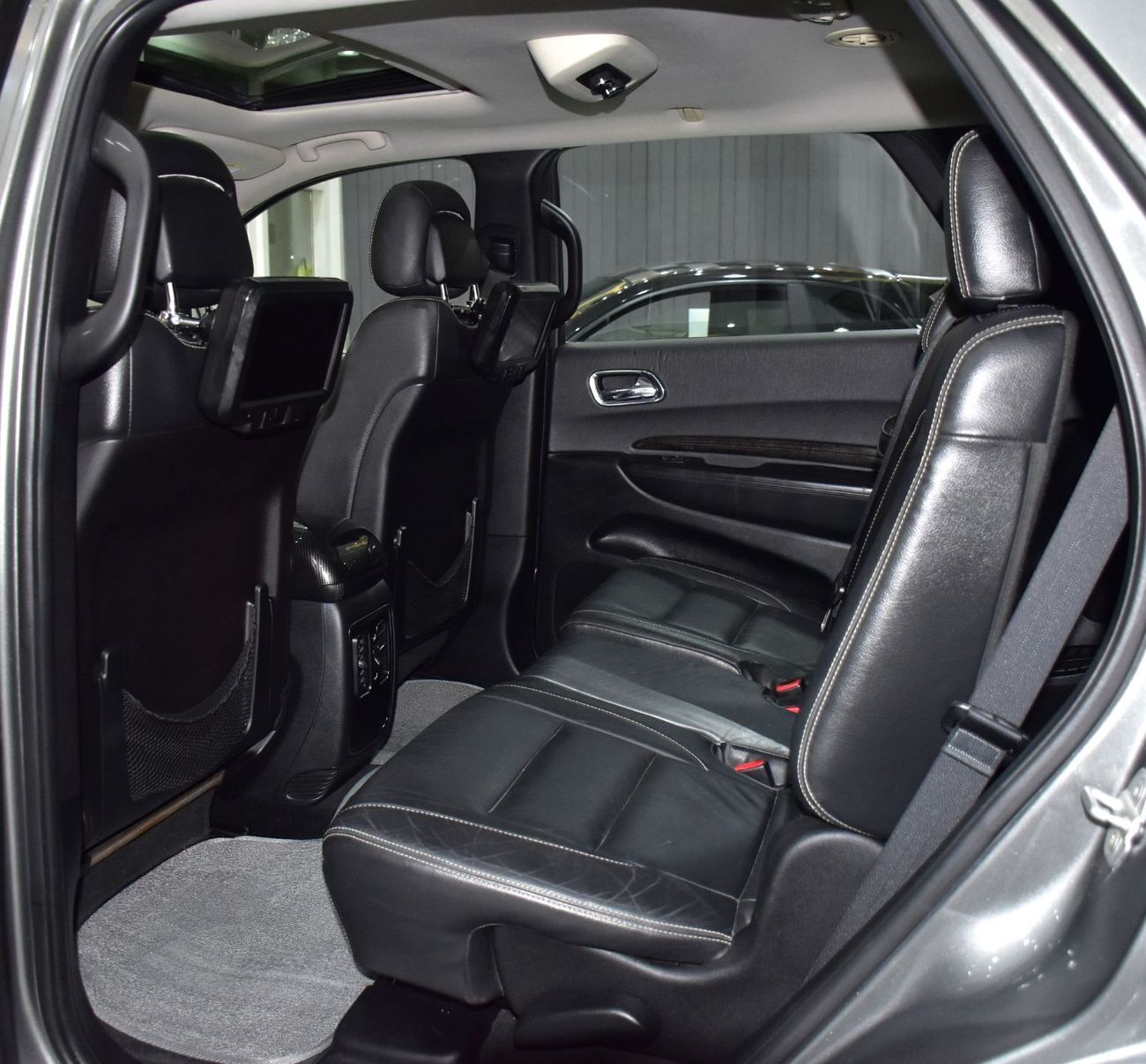 Dodge Durango EXCELLENT DEAL for our Dodge Durango AWD V8 ( 2012 Model ) in Grey Color GCC Specs