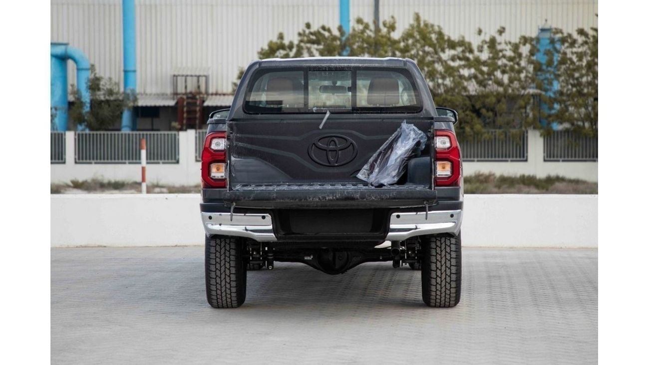 Toyota Hilux 2024 Toyota Hilux 4x4 DC 2.8 SR5 - Grey inside Maroon | Export Only