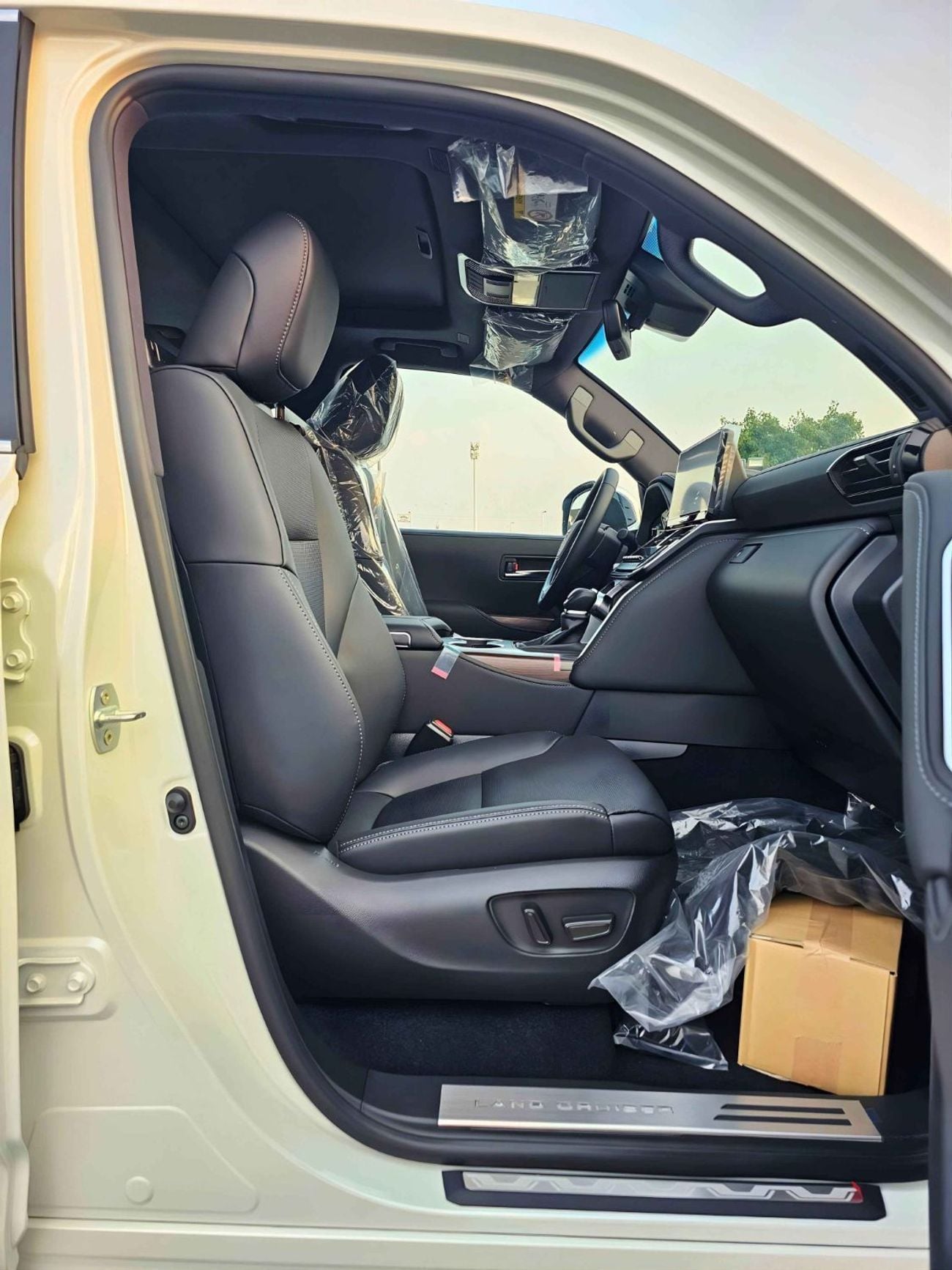 Toyota Land Cruiser VX 4.0L PETROL VX || 4.0L PETROL V6 /RADAR /BIG DVD/JBL SPEAKERS / REAR ENTERTAINMENT DVD /MID OPTION (CODE#VX4MA)
