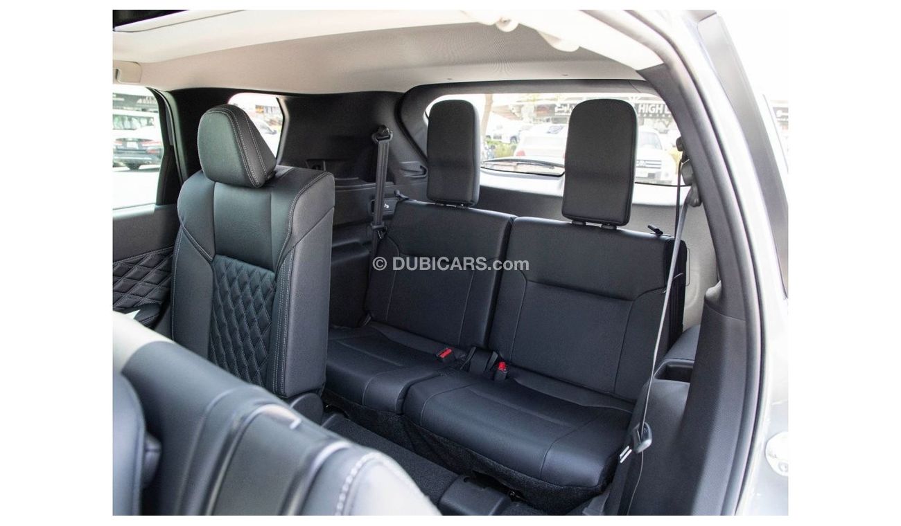 ميتسوبيشي آوتلاندر S-AWC 4WD/Pano-Roof/360camera/7seats. Local Registration +10%