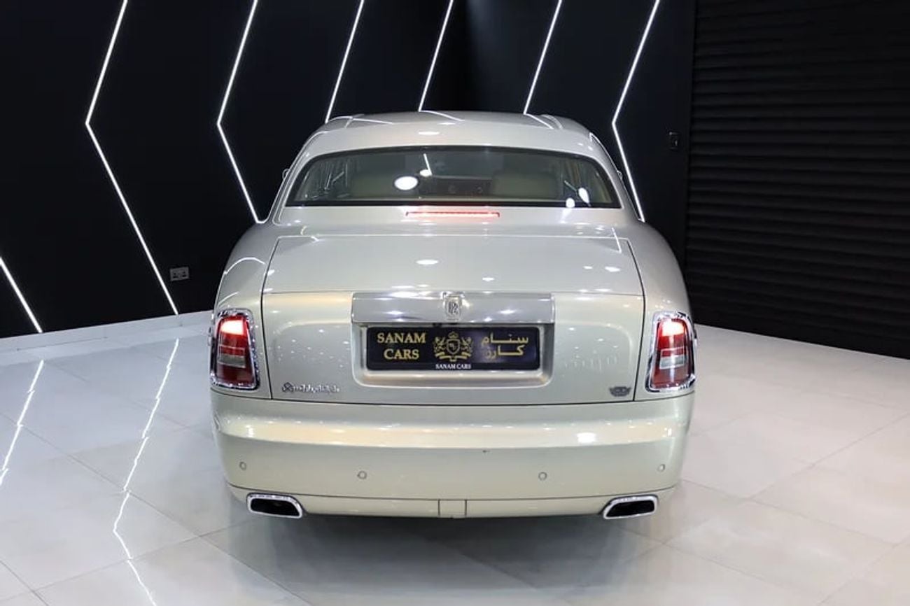 رولز رويس فانتوم Original Brushed Steel Bonnet, Starlight Headliner, GCC Specs!!