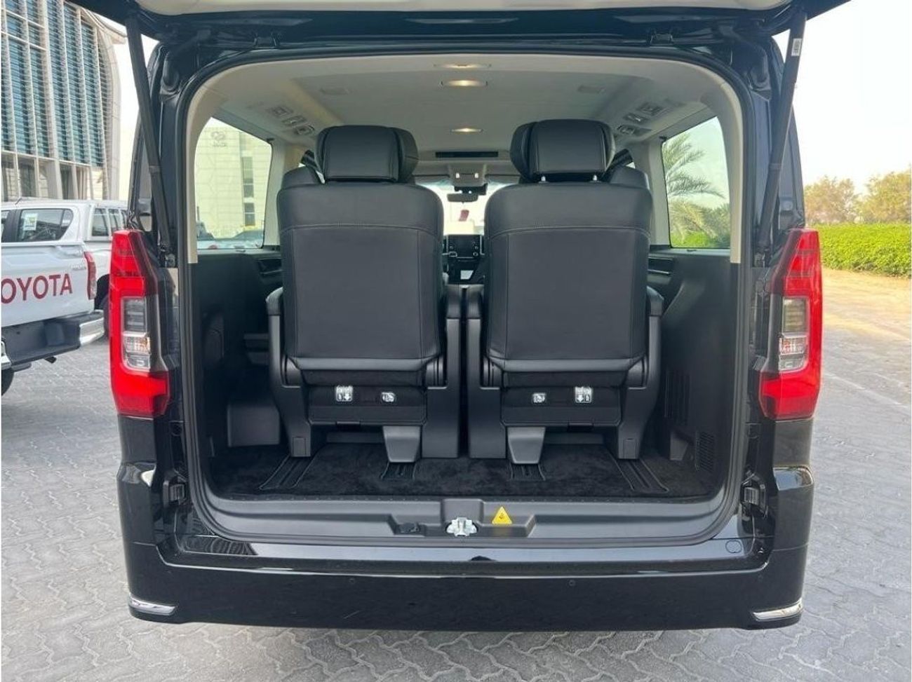 تويوتا جرافينا Premium - 3.5L Petrol Auto Black - Full Options