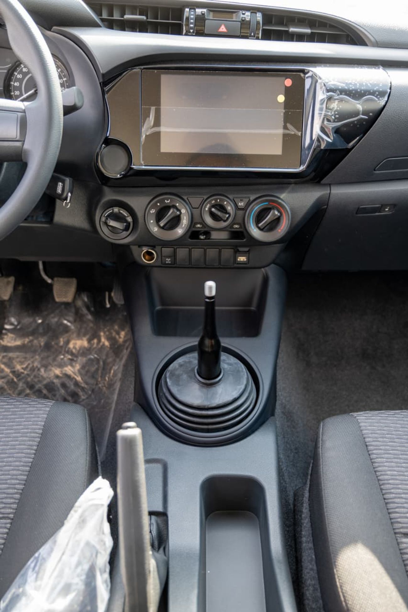 تويوتا هيلوكس 2.4GD | Manual | Diesel | Pickup Truck | Four Wheel Drive | 5 Seats | 4 Door