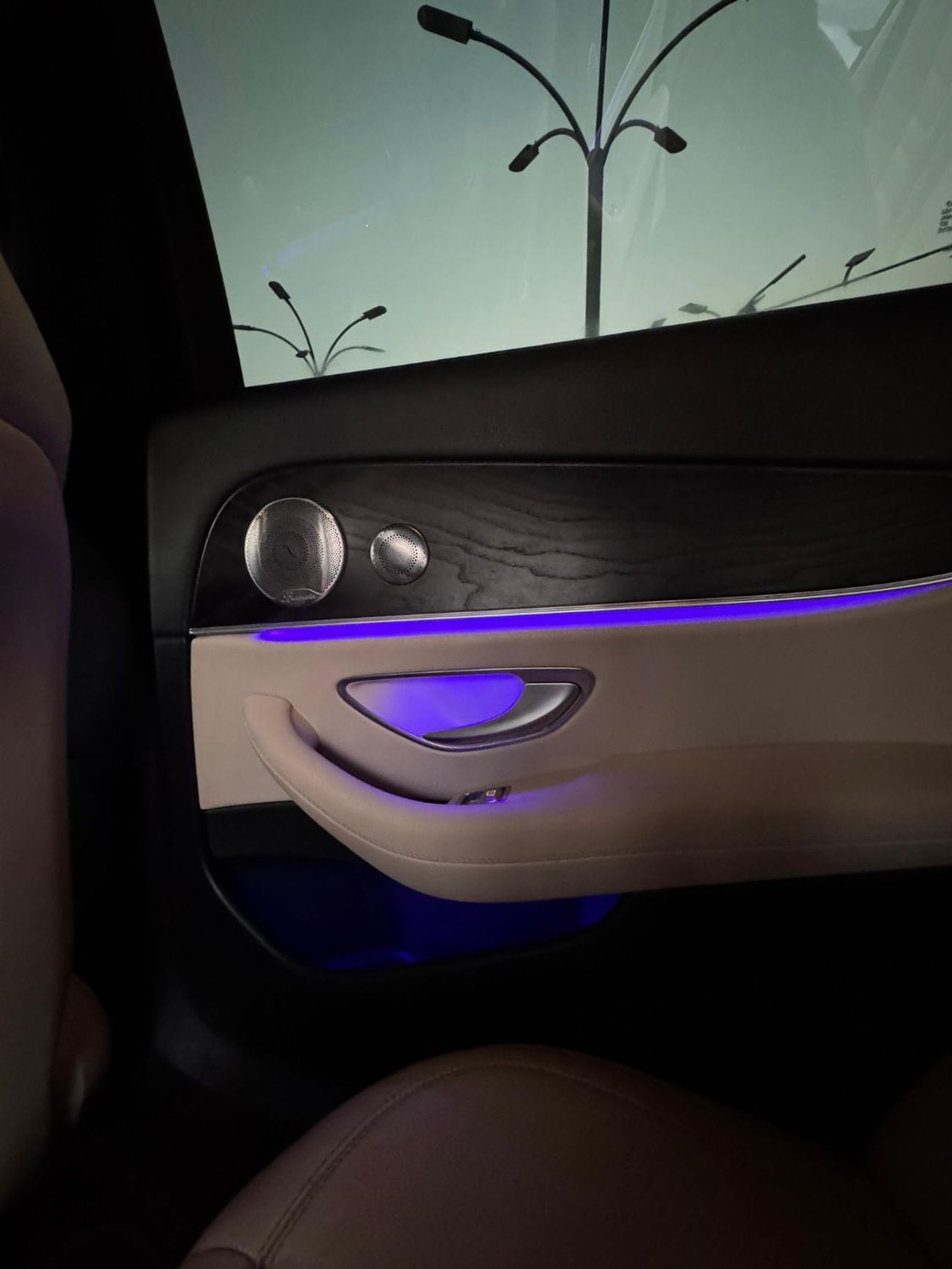 مرسيدس بنز E300 Premium 2.0L