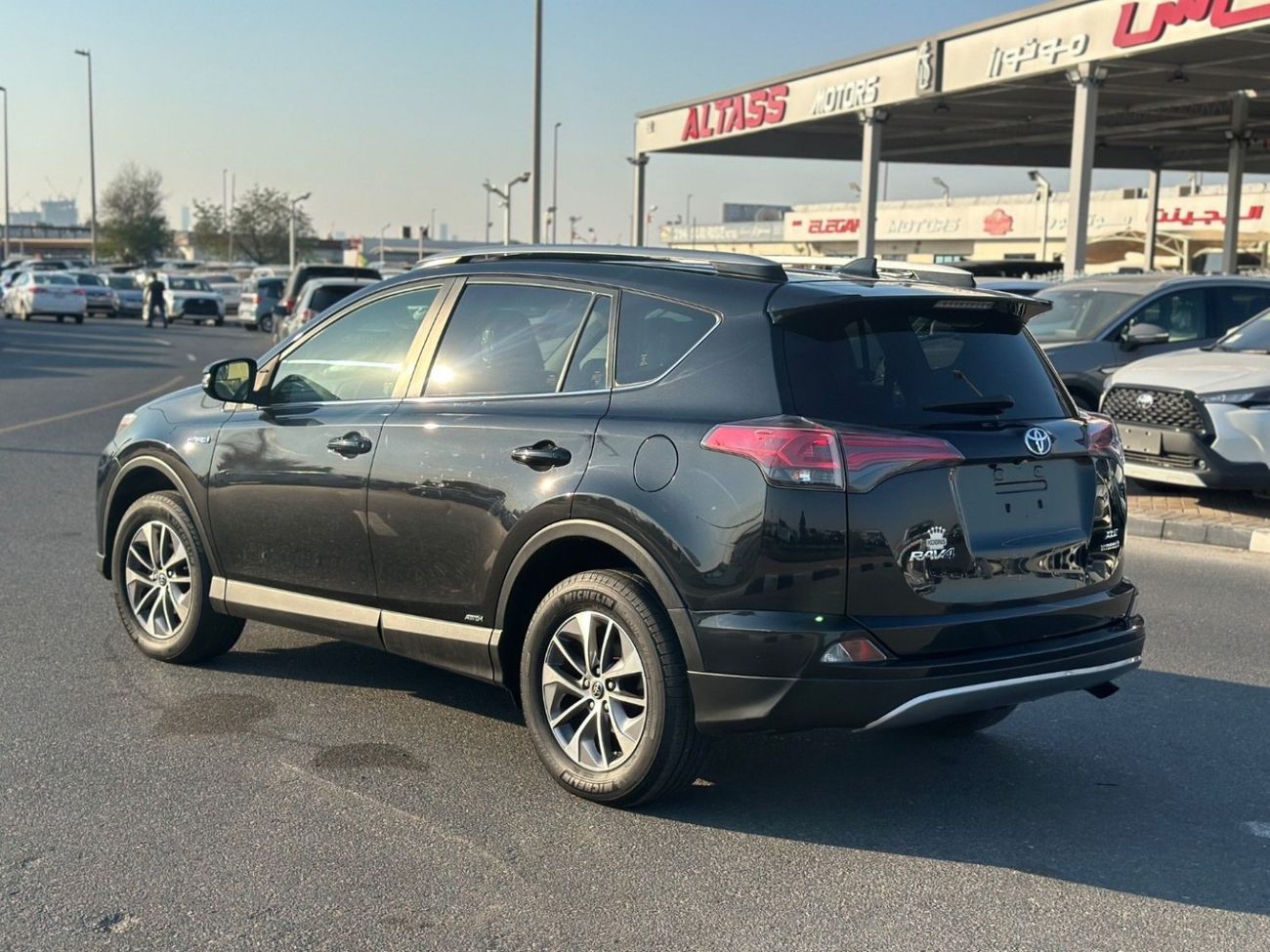 تويوتا راف ٤ Hybrid XLE 2.5L