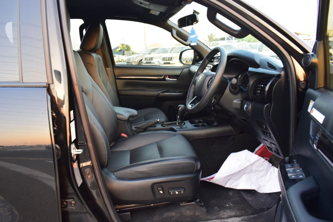 Toyota Hilux PICKUP  DIESEL  AUTOMATIC FULL GEAR OPTIONE (RUGGED)  2.8L 4X4 RIGHT HAND DRIVE