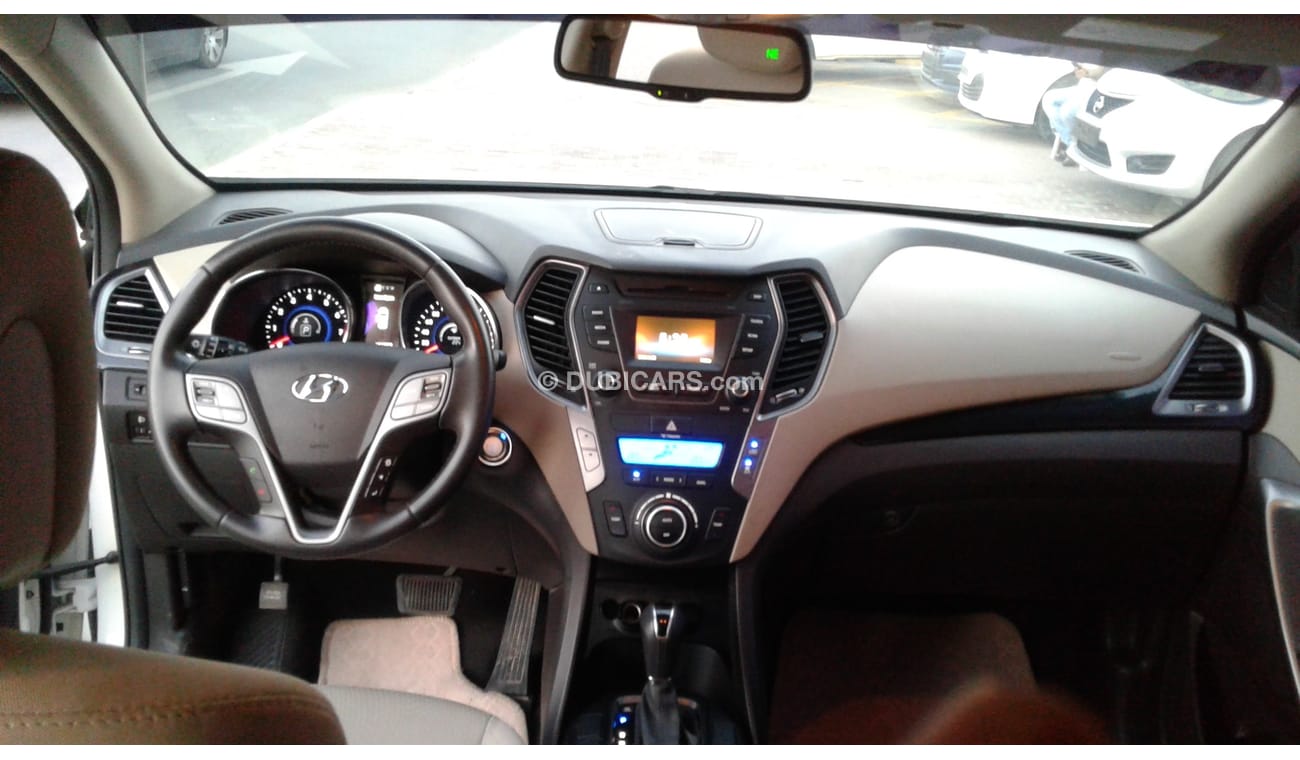 Hyundai Santa Fe HYUNDAI SANTAFE 2015 WHITE KHALIGE 3.3 PANORAMA 4WD PERFECT