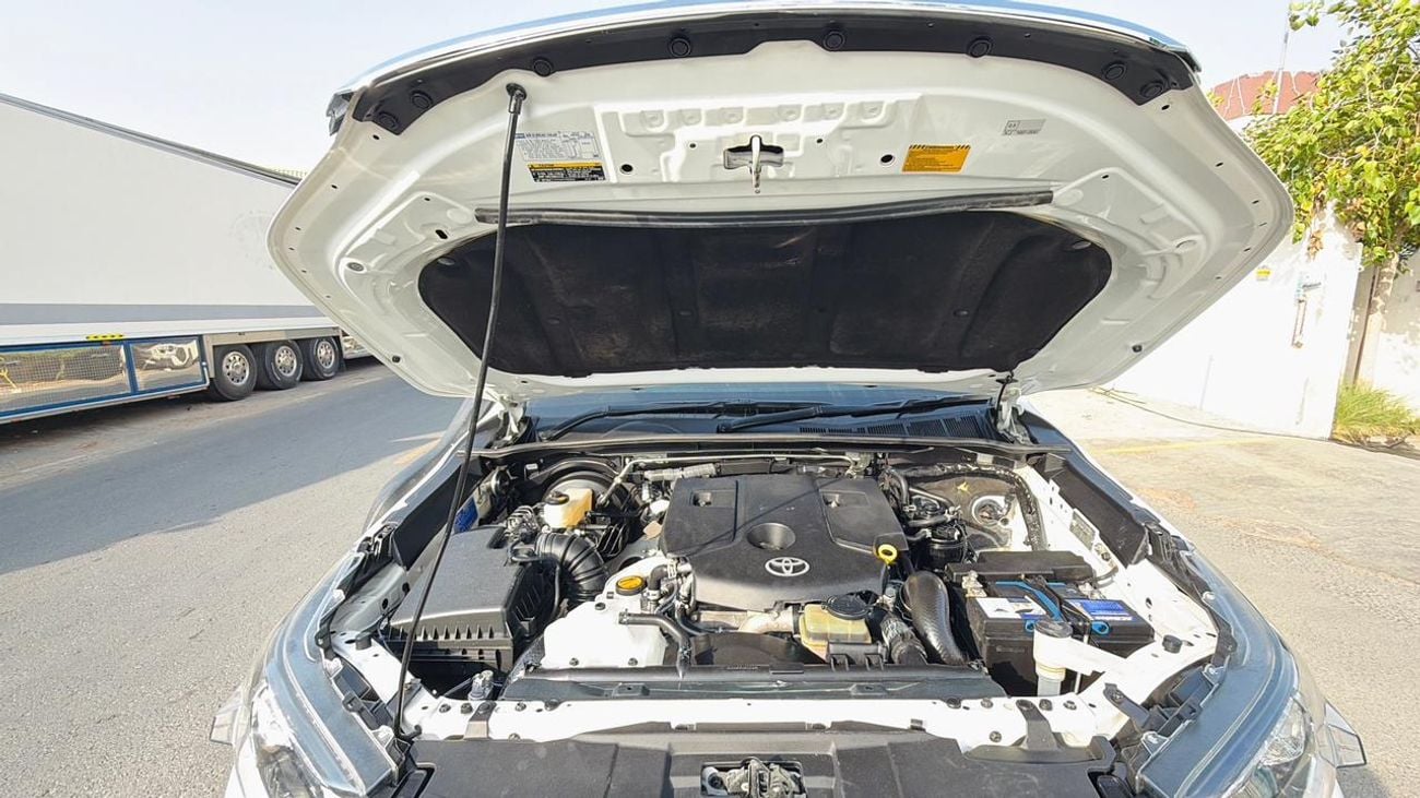 Toyota Hilux SINGLE CABIN | MANUAL TRANSMISSION | LEATHER SEATS | 4WD | 2023