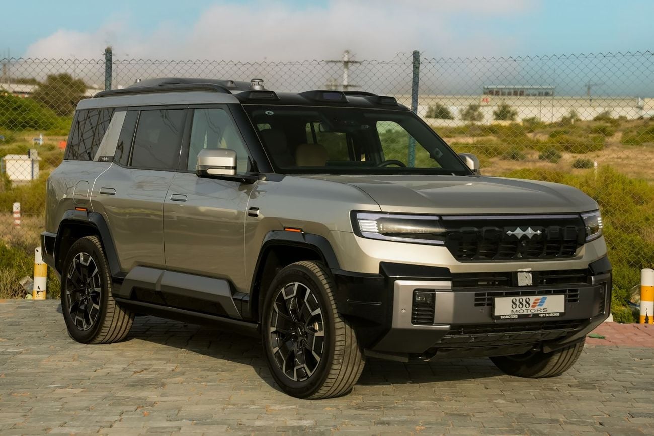 BYD Leopard 8 2025 BYD Leopard 8 with drone plug in Hybrid 2.0L 7 seater 0KM