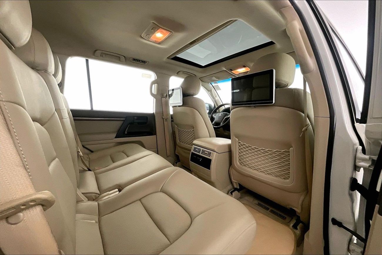 تويوتا لاند كروزر Exclusive | شامل الضمان | 0 ﺪﻔﻋﺓ ﺃﻮﻟﻯ