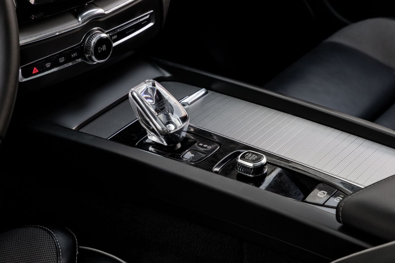 فولفو XC 60 XC60 B5 Ultimate Dark | 2,155 P.M | 0% Downpayment | Volvo Warranty