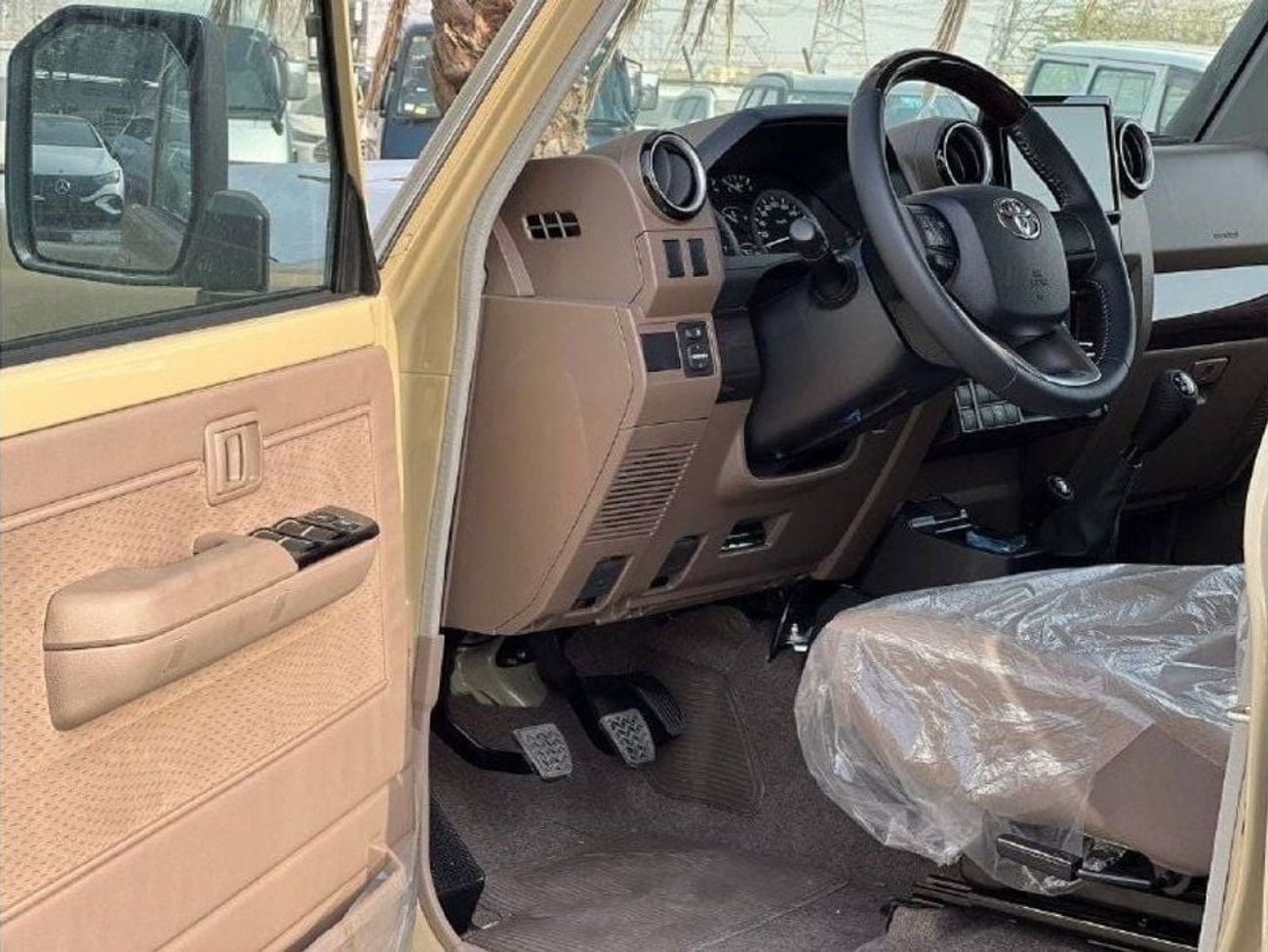 تويوتا لاند كروزر 70 LC76 4.0L PTR M/T // 2024 // HIGH OPTION WITH DVD & BACK CAMERA , POWER WINDOWS , COOL BOX // SPECIA