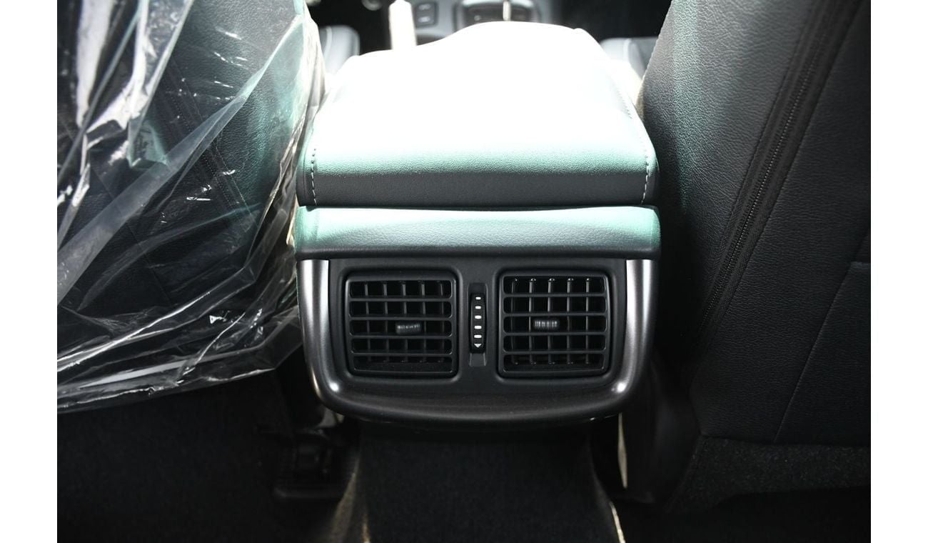 تويوتا هيلوكس GR Sport with Wireless Charger