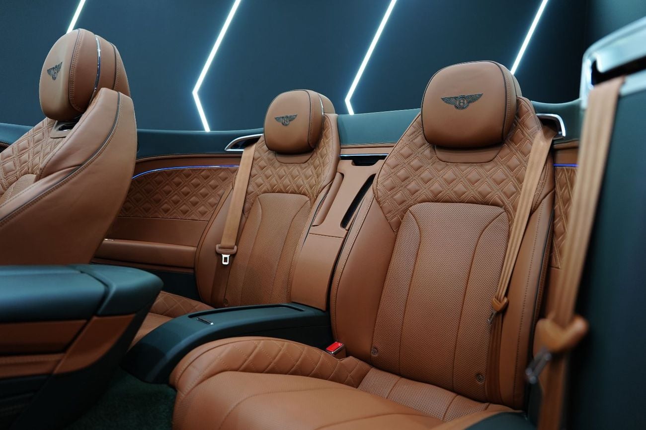 بنتلي كونتيننتال جي تي سي V8, Carbon Interior, Rotating Display, Touring Specification, GCC Spec!!