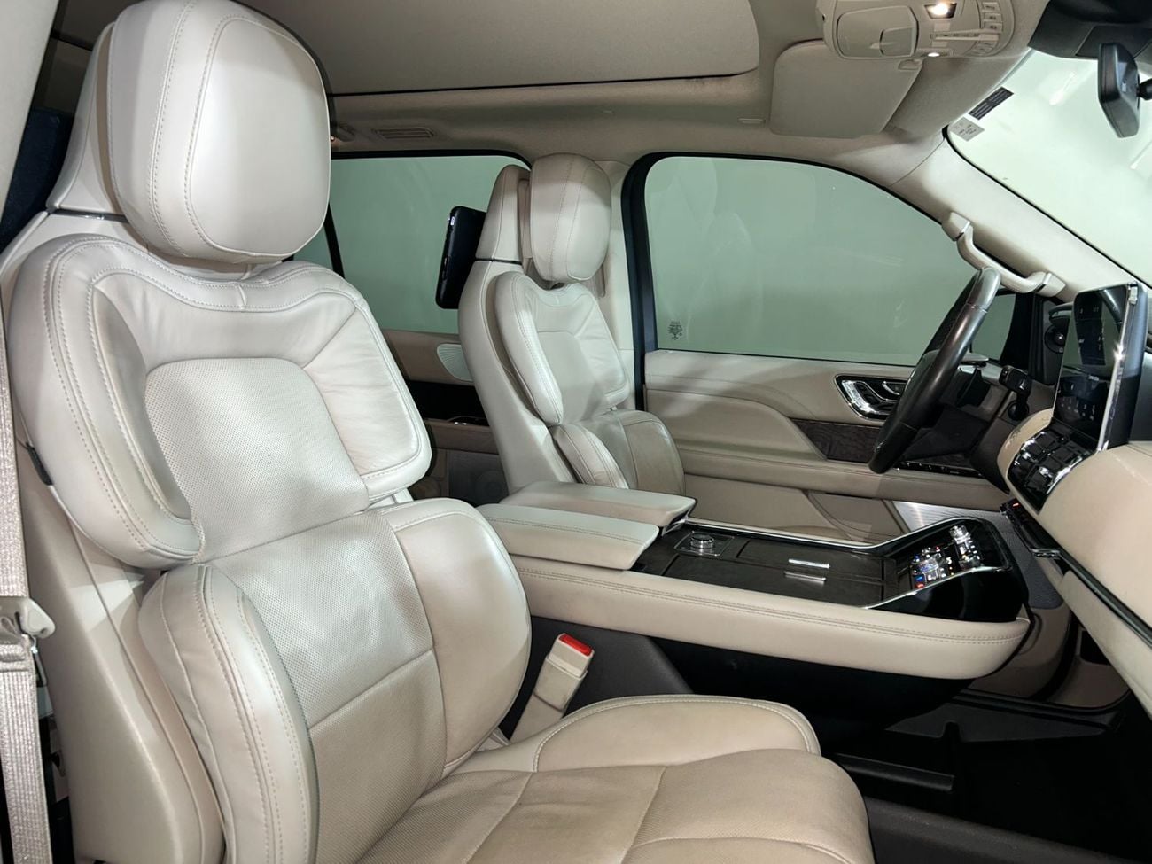 Lincoln Navigator Reserve 3.5L N1521 / AL TAYER MOTORS / AL QOUZ SHOWROOM
