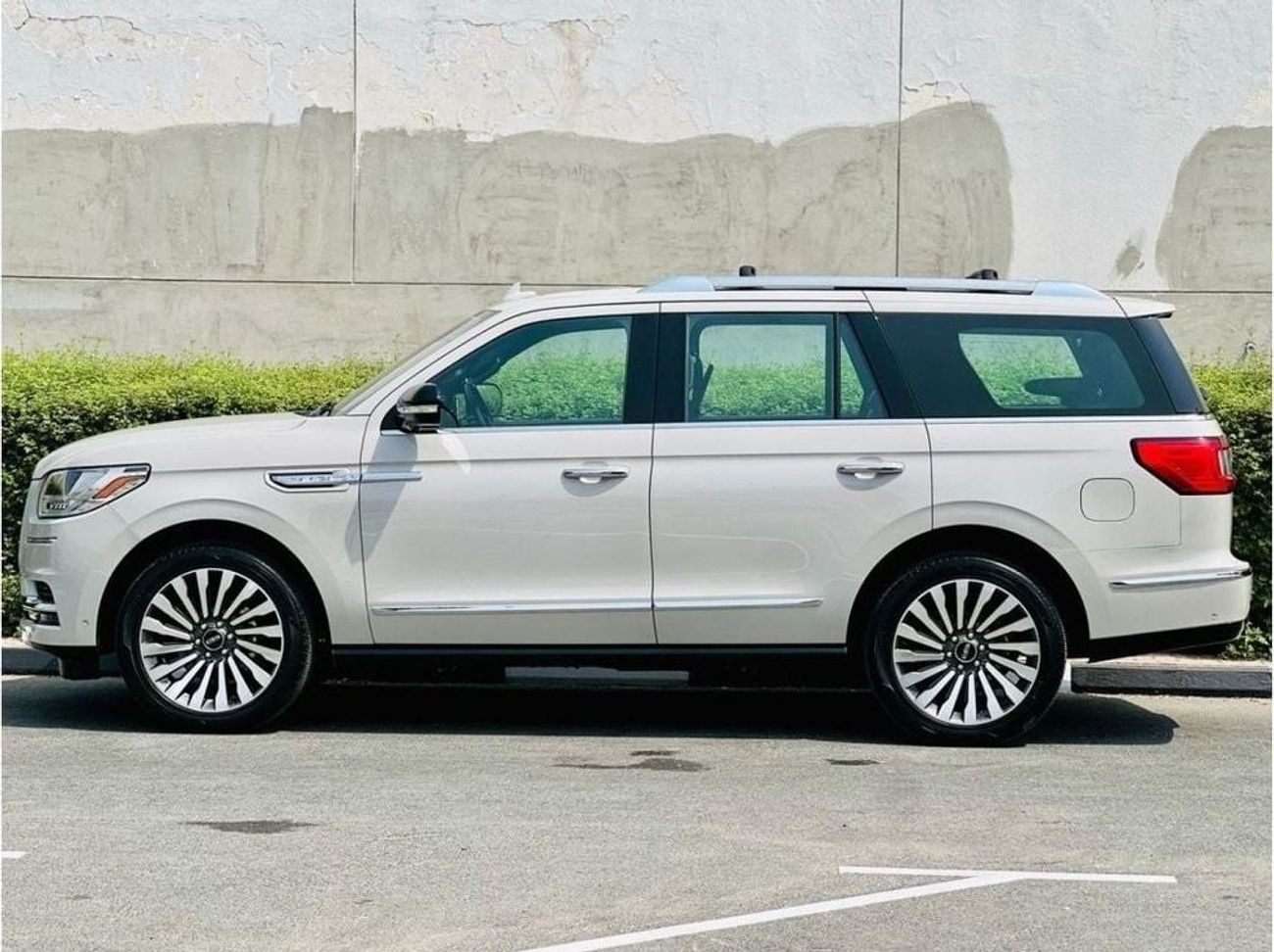 لينكولن نافيجاتور LINCOLN NAVIGATOR | RESERVE | GCC SPECS | YEAR 2019 |  SERVICE HISTORTY | FLEXIBLE DOWN PAYMENT EMI