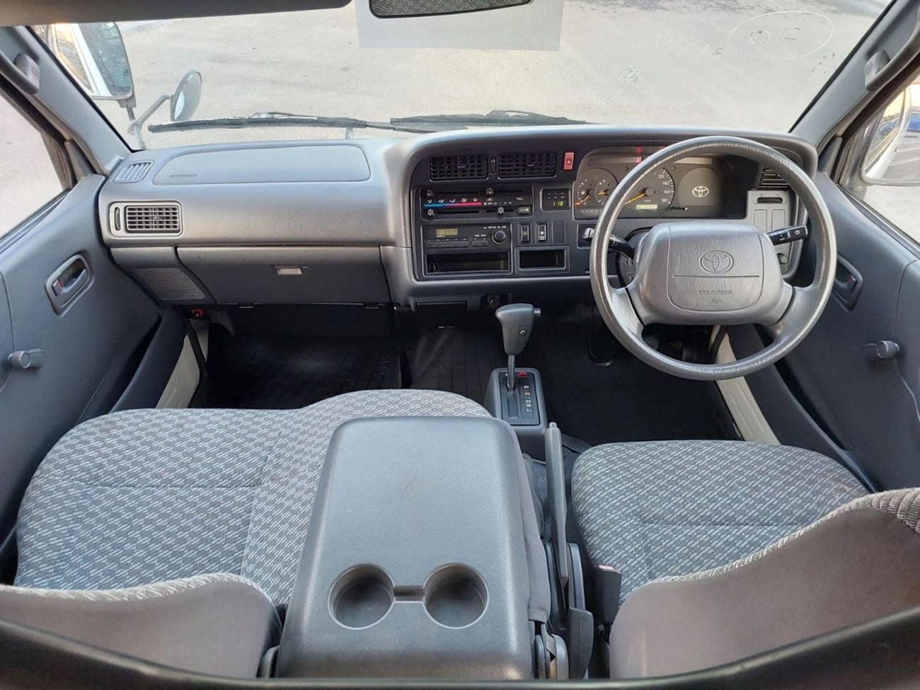 Toyota Hiace 2000 TOYOTA HIACE VAN RHD DIESEL AUTOMATIC (PM00733)