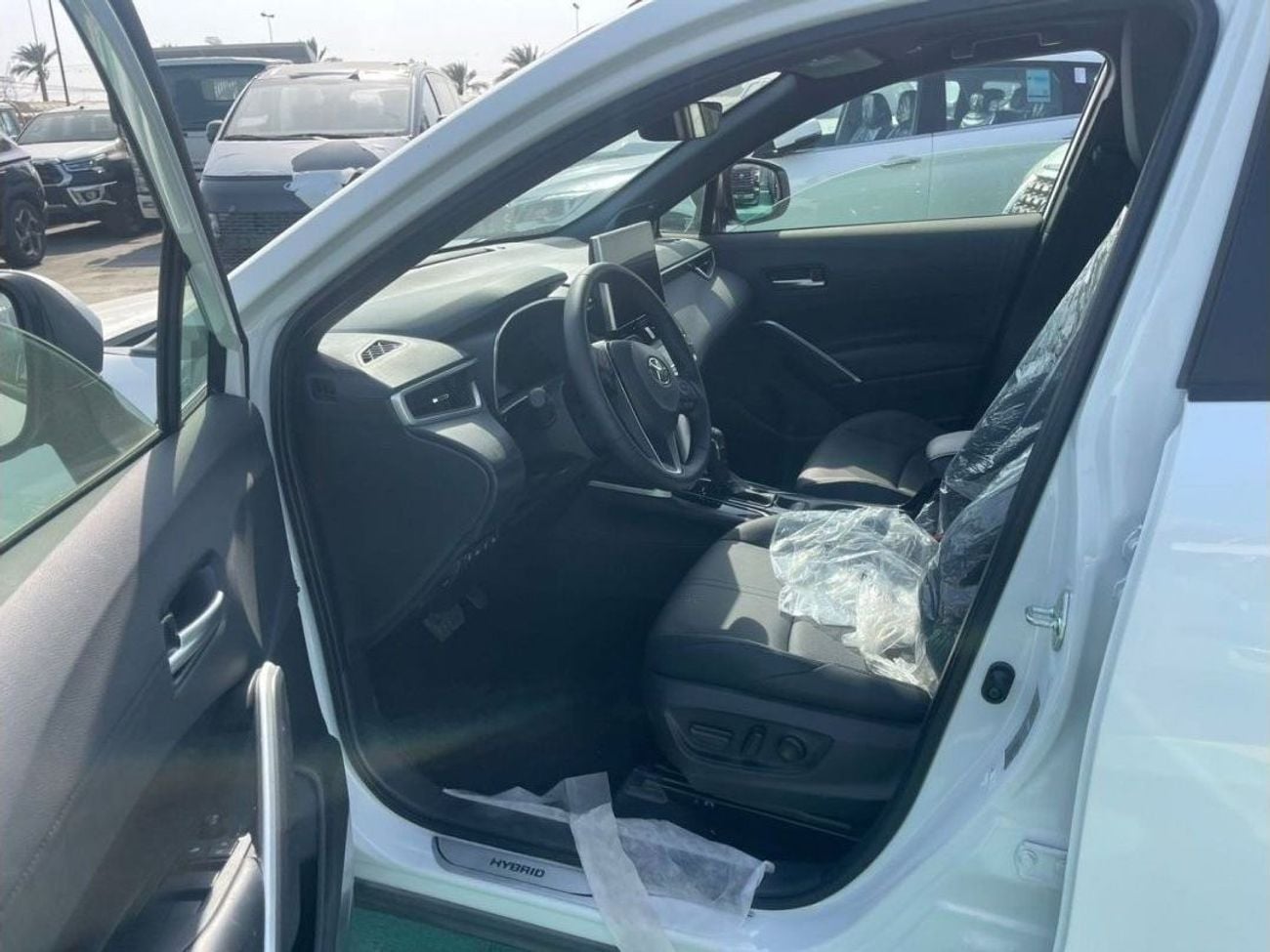 تويوتا كورولا كروس NEW 2023 TOYOTA COROLLA CROSS 2.0L FULL OPTION