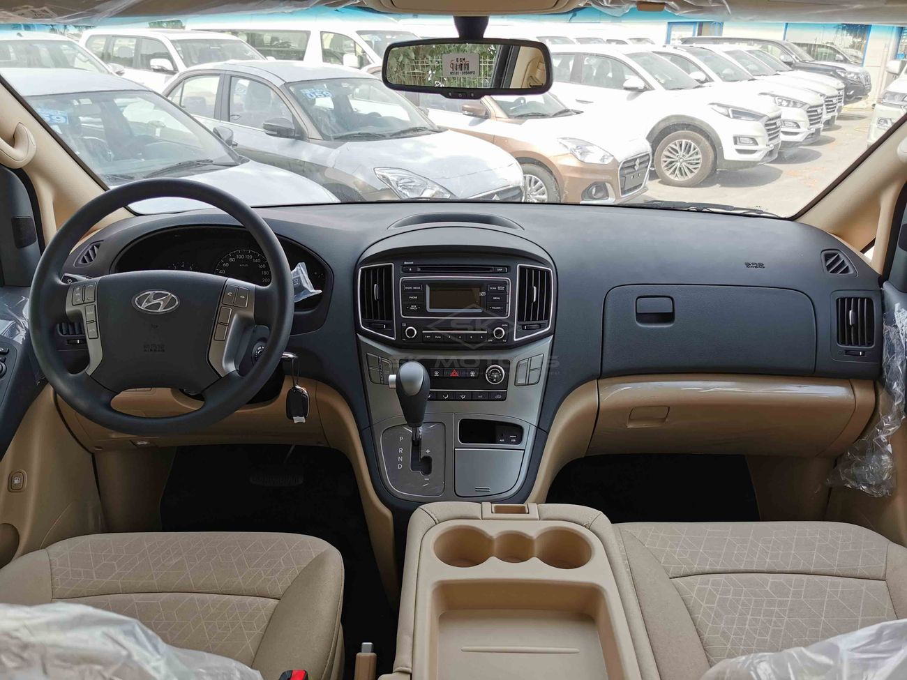 Hyundai H-1 2.4L 4CY Petrol, 16" Rims, Front & Rear A/C, Dual Airbags, CD-USB-AUX, Fabric Seats (CODE # HV02)