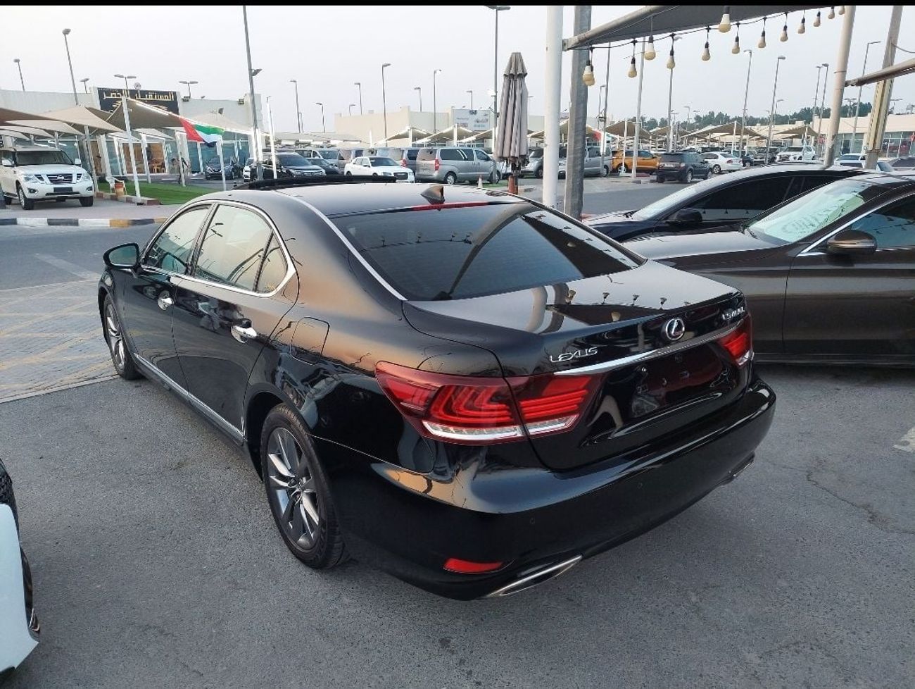 Lexus LS460 Premier SWB 4.6L (375 HP)