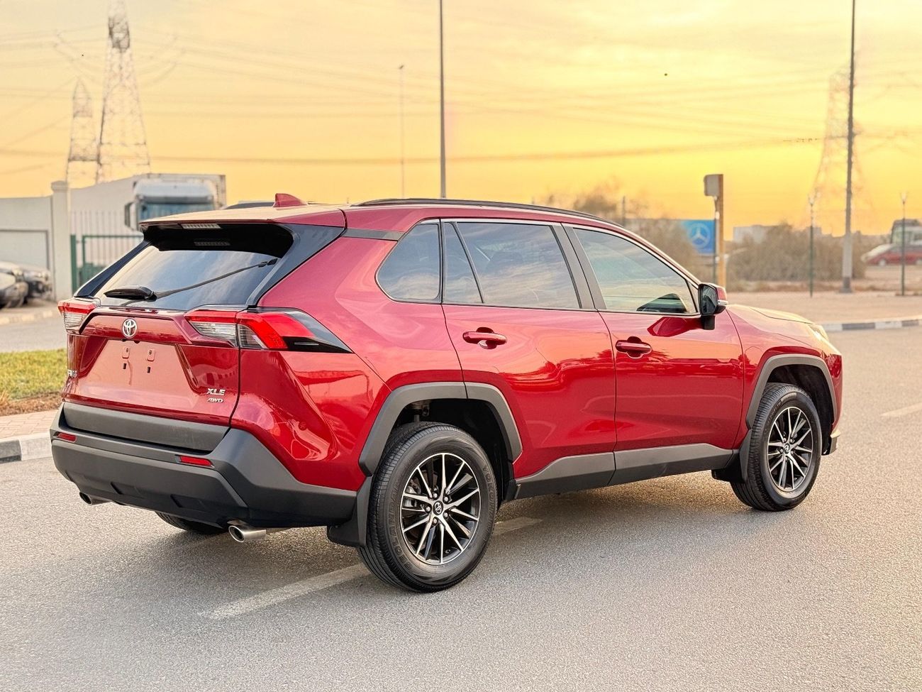 تويوتا راف ٤ XLE AWD 2.5 Sunroof  2024