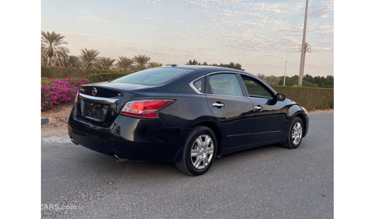 Nissan Altima Nissan altima 2015 no 2 options clean car