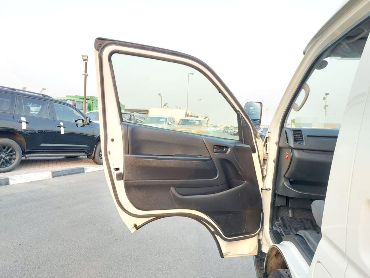 Toyota Hiace TOYOTA HIACE VAN RHD 2017 MODEL 2.7 L PETROL AUTOMATIC(PM27593)