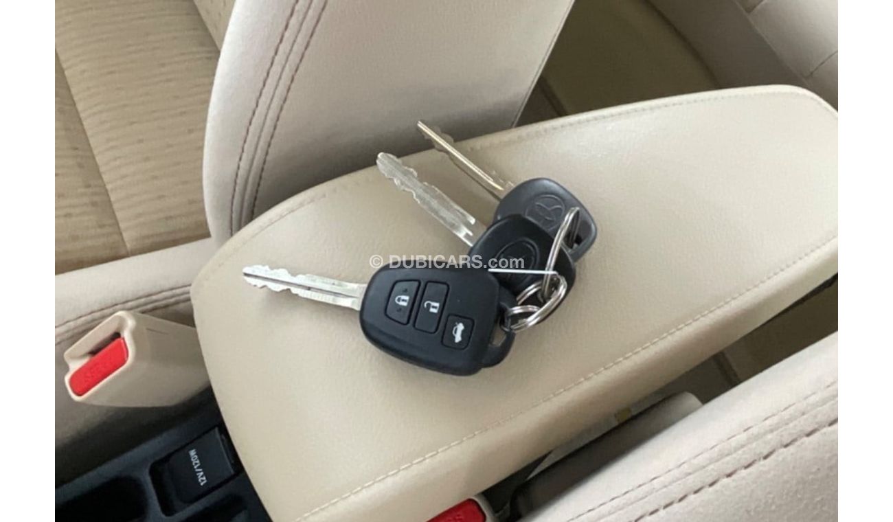 تويوتا يارس SE / E