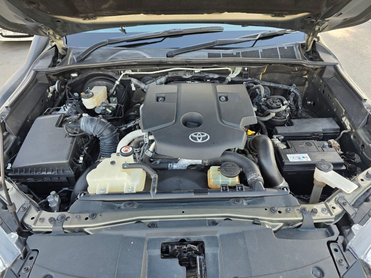 Toyota Hilux DIESEL HILUX ROGUE ,2.8L ,RIGHT HAND HAND DRIVE ,AUTO TRANSMISSION