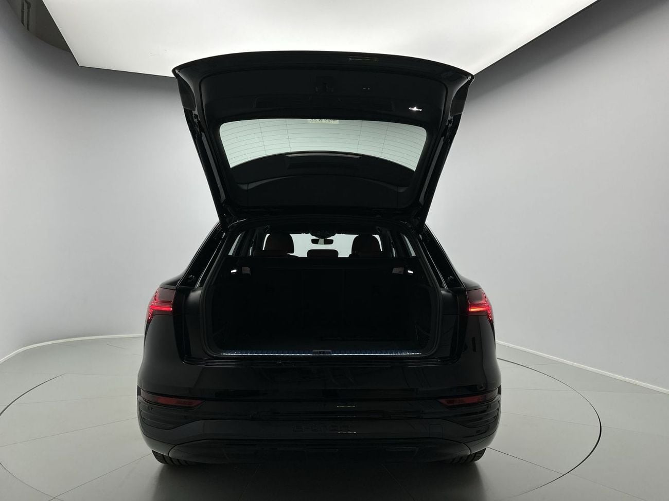 Audi Q8 etron 55 quattro Advanced 408hp (Ref# 028541)