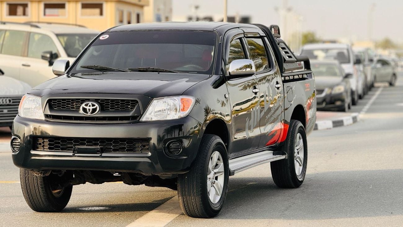 Toyota Hilux DOUBLE CABIN | PREMIUM RED INTERIOR | MANUAL 2.5L DIESEL | MULTIMEDIA SCREEN | LHD | 2007