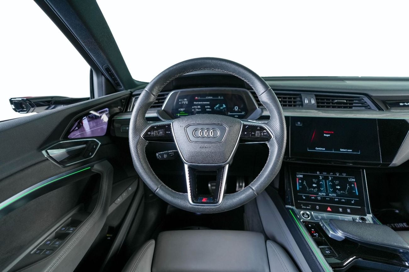 Audi Q8 e-tron 55 S-LINE 55 Sportback Coupe-S Line-GCC-Audi Warranty And Service Contract