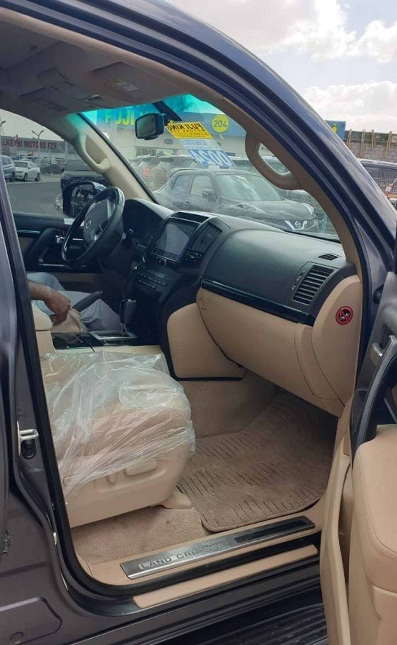 تويوتا لاند كروزر GXR 4.5L AUTOMATIC * PETROL * 4WD * 7 SEATS * 5DOOR