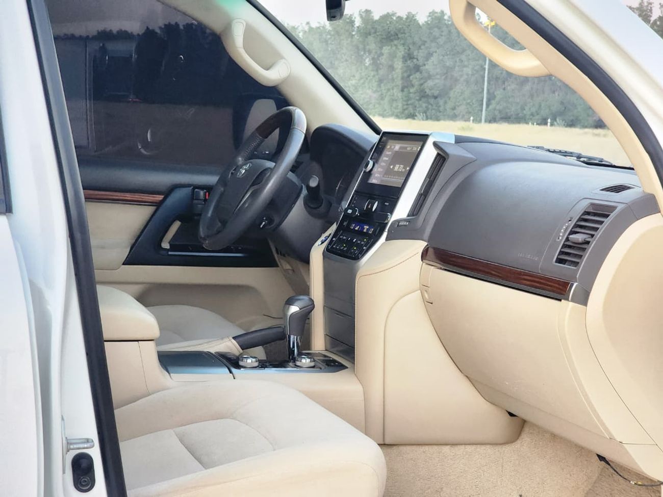 Toyota Land Cruiser GXR .DIESEL FULL OPTION
