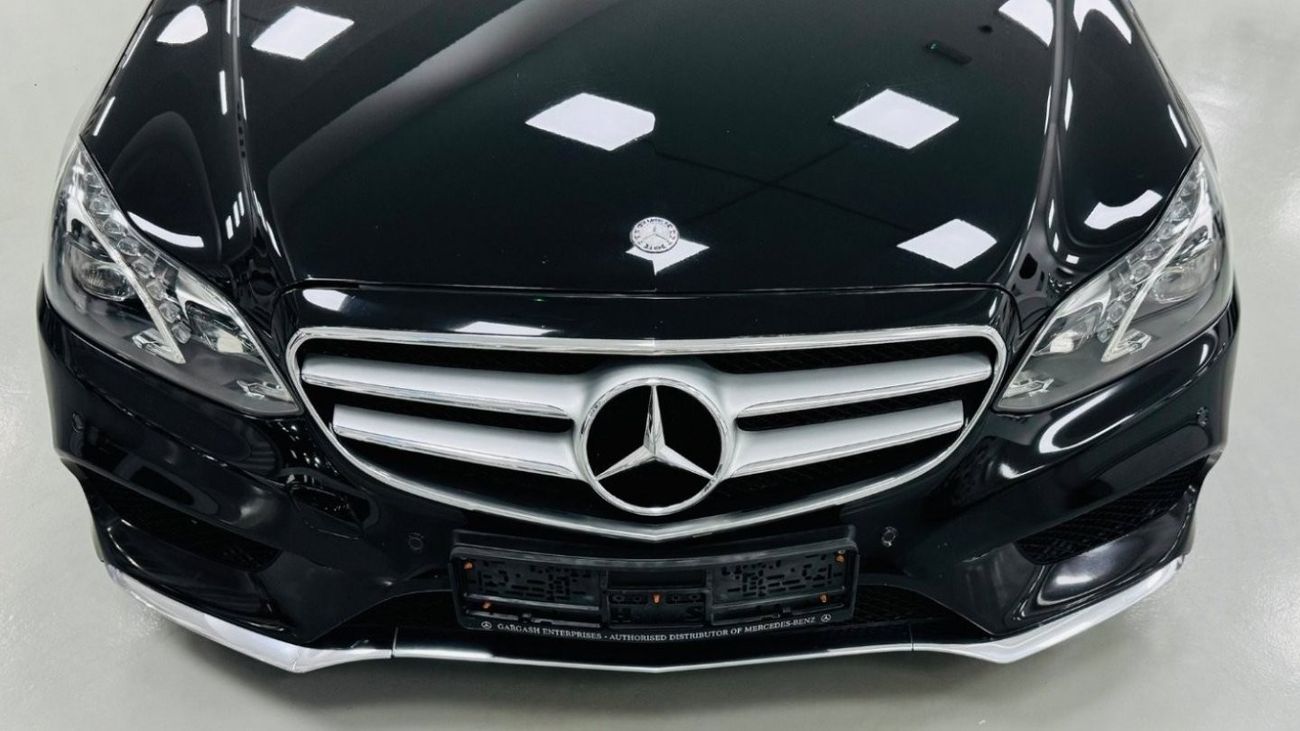 Mercedes-Benz E300 Elegance GCC .. AMG .. V6 .. Perfect Condition .. Panoramic