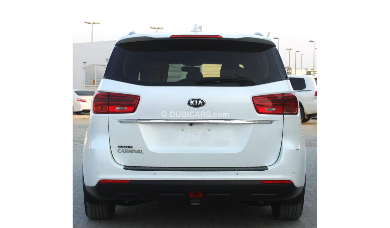 كيا كارنيفال LX كيا جراند كرنفال 2020 خليجي ميد ابشن بحالة ممتازة