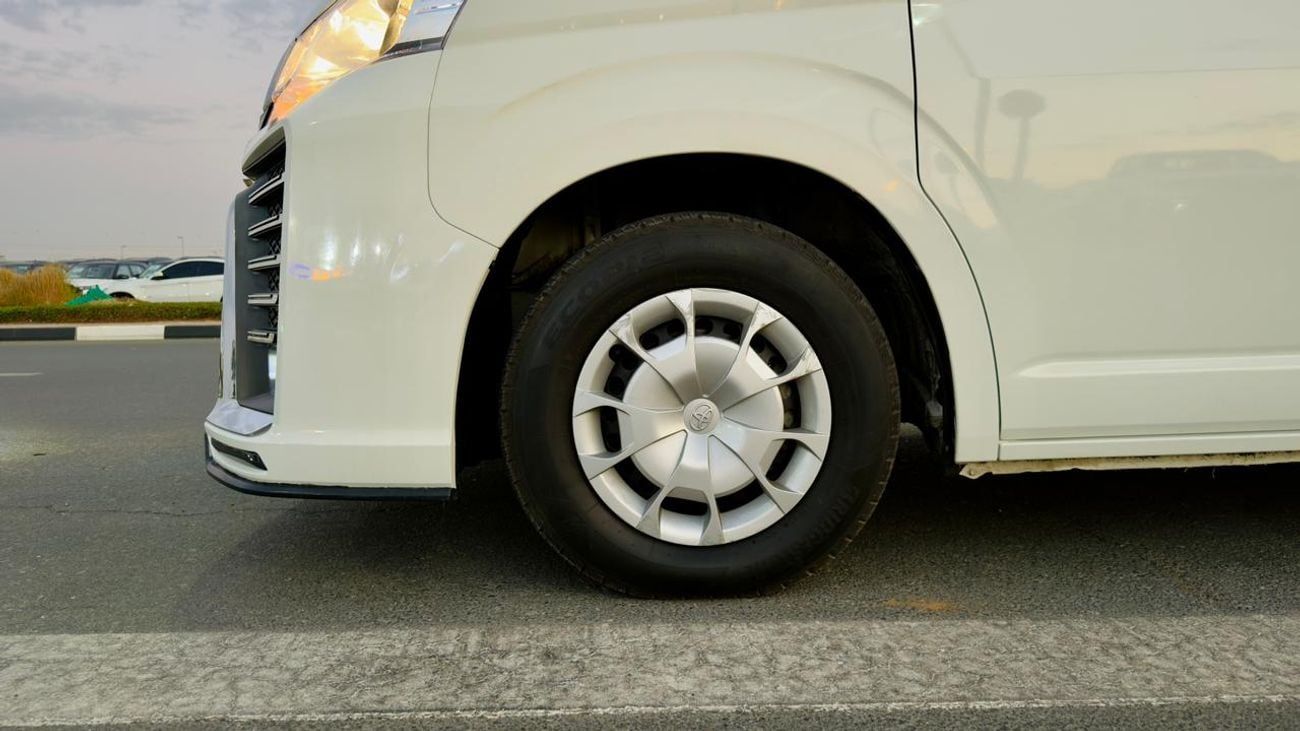 Toyota Hiace 4-SEATER | AUTOMATIC TRANSMISSION | 2.8L DIESEL | BACK CAMERA | PARKING SENSORS