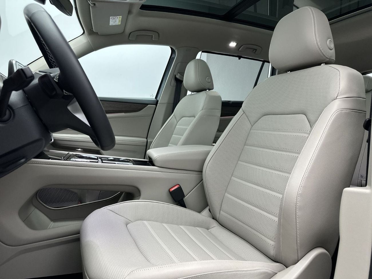 Volkswagen Teramont COMFORTLINE Teramont Comfortline 2L Facelift 2 | Ex-Demo Car| Premium 7-Seater | Panoramic Sunroof | Digital Coc