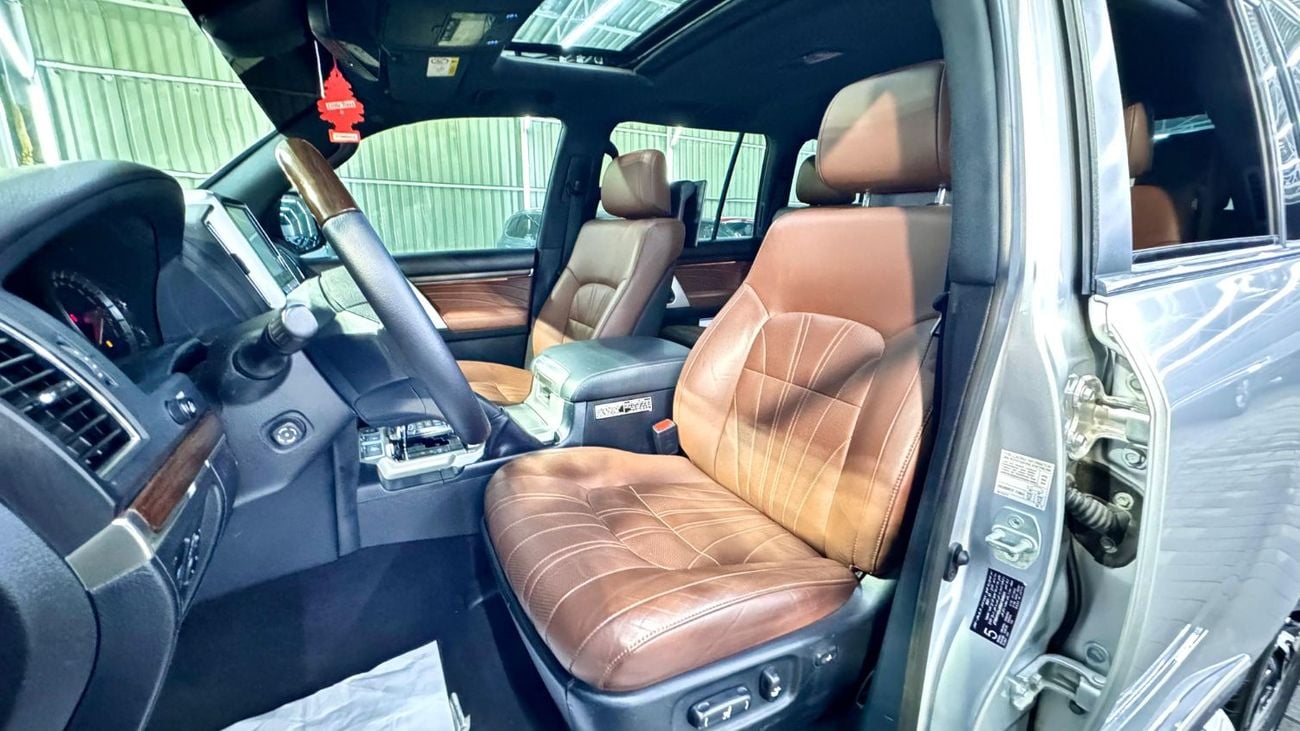 Toyota Land Cruiser GXR 4.0L GXR 5.7L warranty one year bank financie available