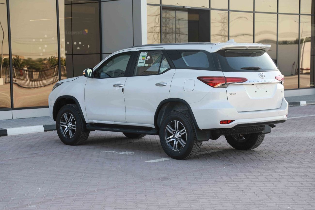 تويوتا فورتونر 2025 Toyota Fortuner GXR 4.0 - Platinum White inside Beige | Export Only