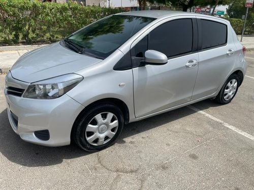 تويوتا يارس Std 1.3L hatchback