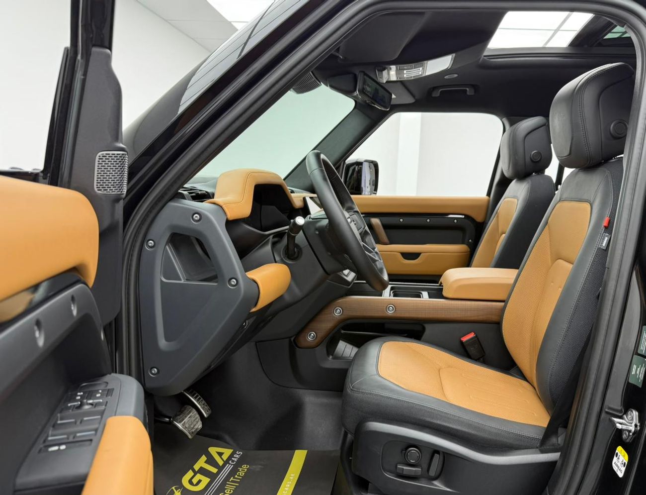 Land Rover Defender 2024 Land Rover Defender X Dynamic 110 P400, 2029 LR Warranty + Service Pack, Low Km, GCC