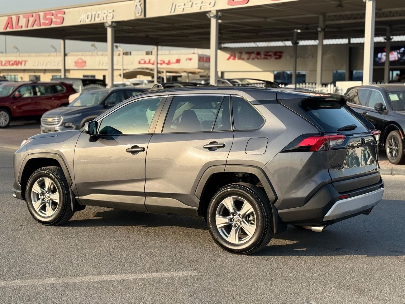 تويوتا راف ٤ XLE 2.5 L AWD Full Option 2025