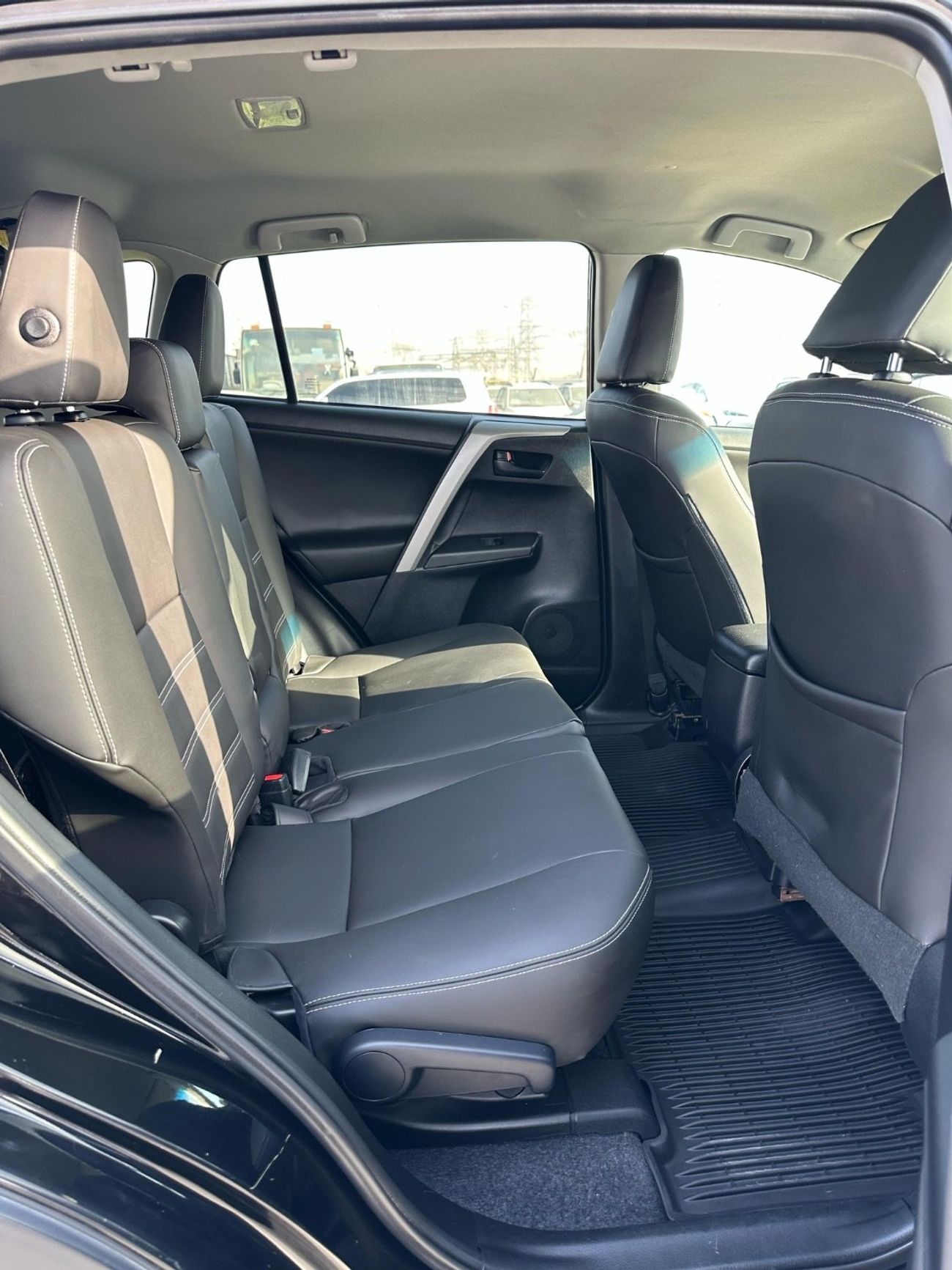 تويوتا راف ٤ 4WD