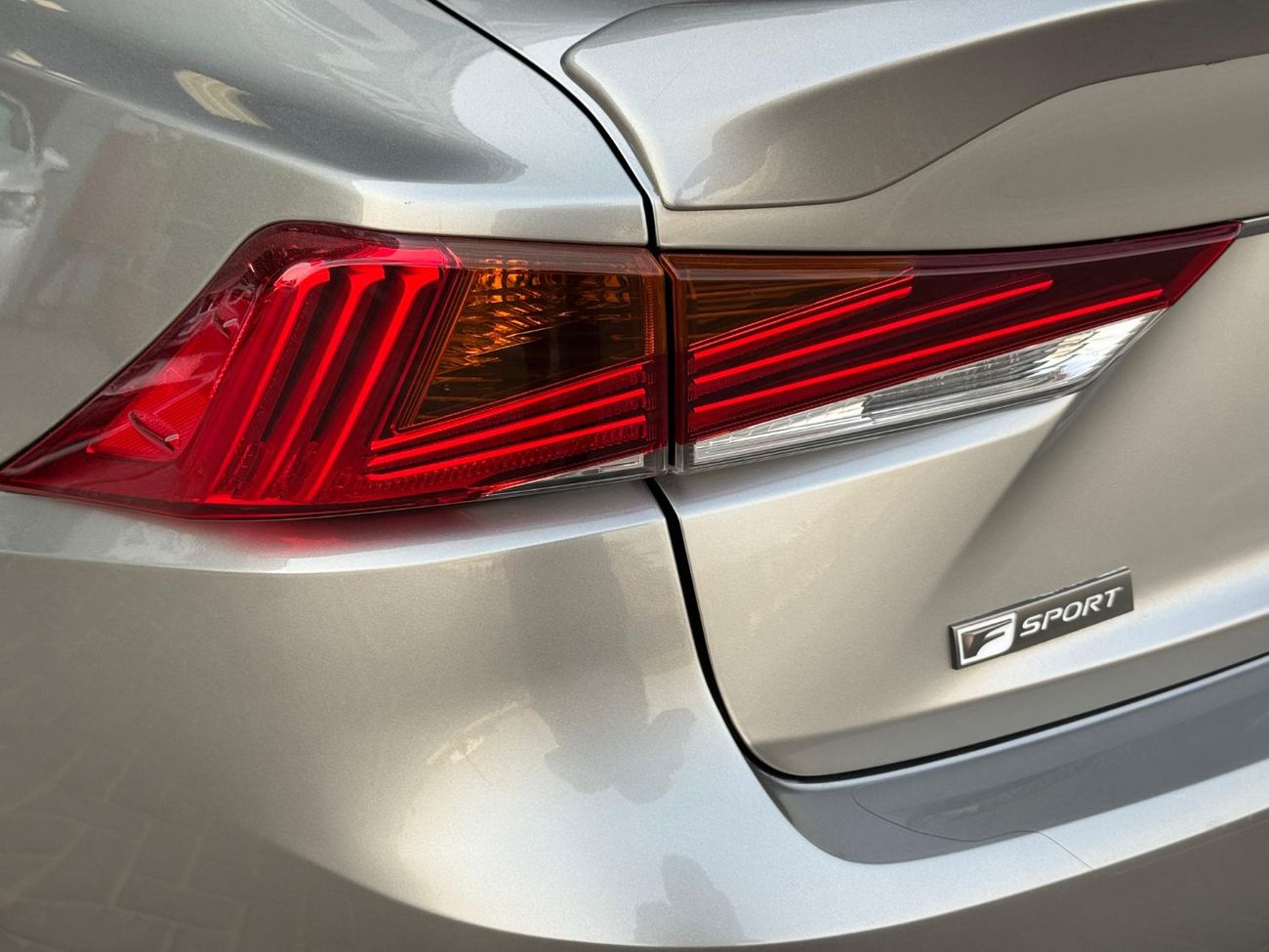 Lexus IS350 F Sport 3.5L (312 HP) F-SPORT / 3.5L V6 / ELECTRONIC CLUSTER / RADAR / COOLING SEATS / BLIND SPOTS /