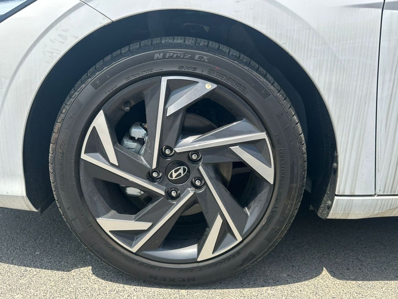 Hyundai Elantra 1.5 LUXURY PREMIUM , BIG SCREEN, SEAT HEATING, ELECTRIC SEAT, LEATHER SEAT, FULL OPTION,MODEL 2025