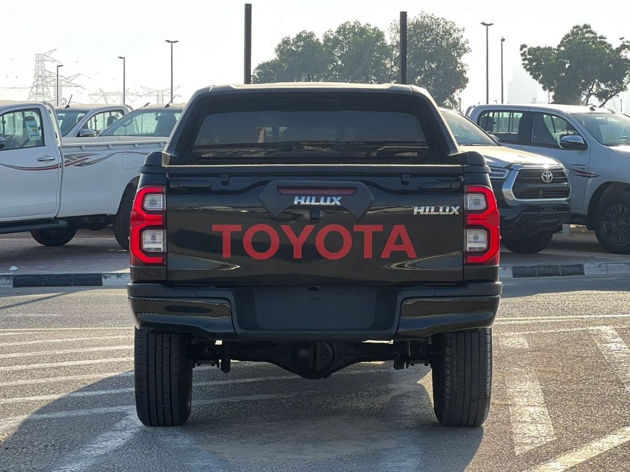 تويوتا هيلوكس GLS 2019 Toyota Hilux Modified - 2.7L V4 GCC- AWD 4x4- Rear Camera - Push start - Patrol -