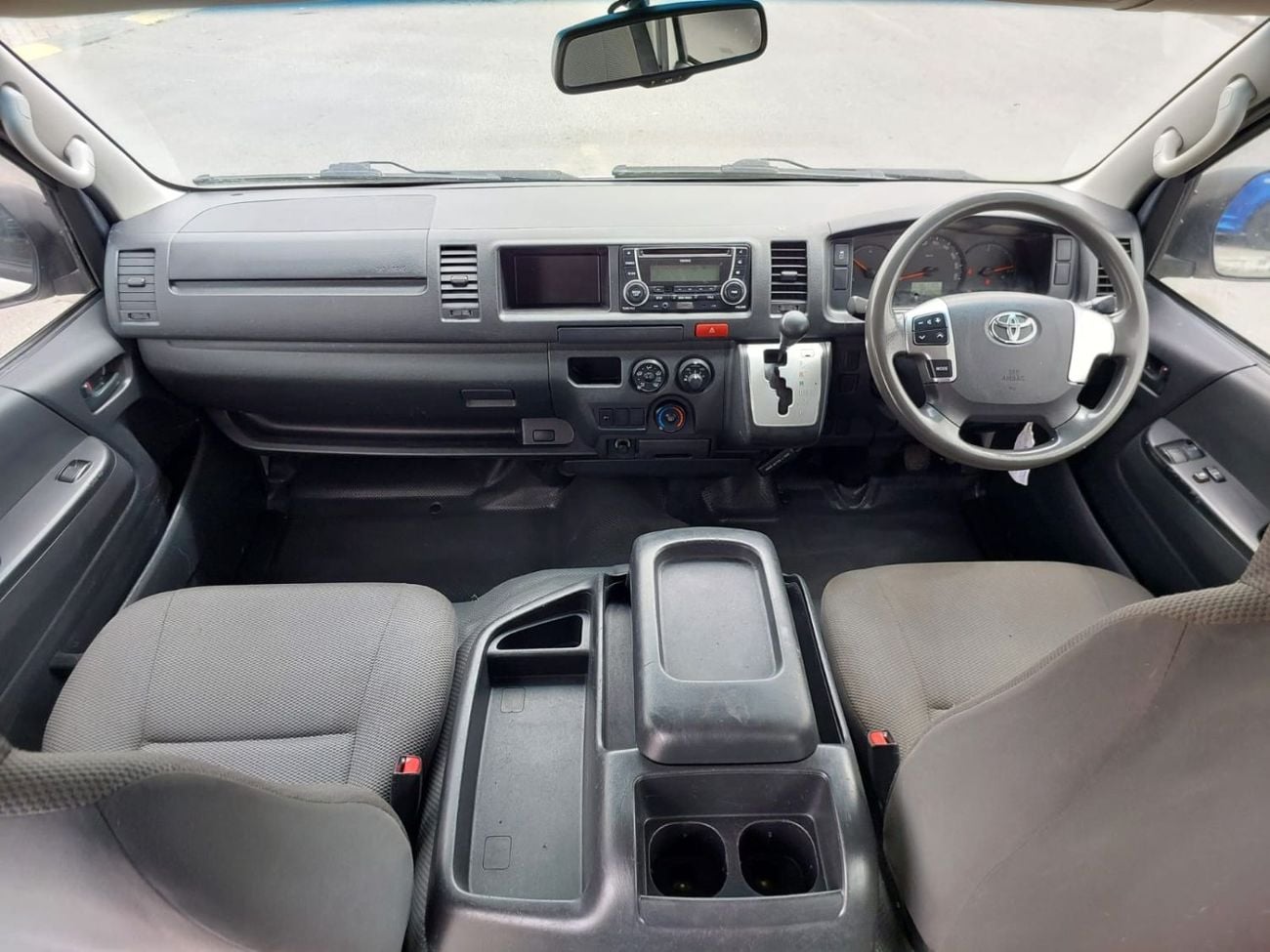 Toyota Hiace TOYOTA HIACE COMMUTER VAN RHD 2015 MODEL 3.0 L DIESEL AUTOMATIC(PM15106)